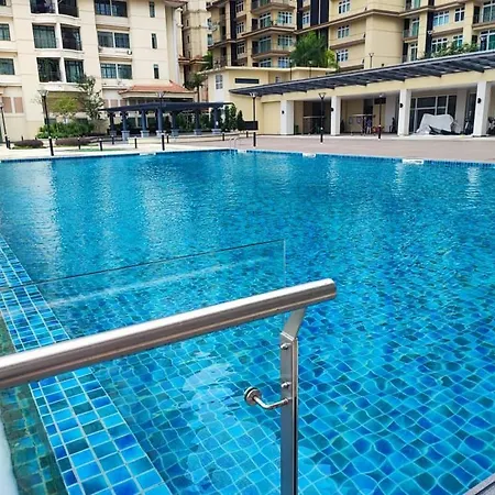 The Foreigner Staycation At Riverine Diamond Kuching Bagian luar foto