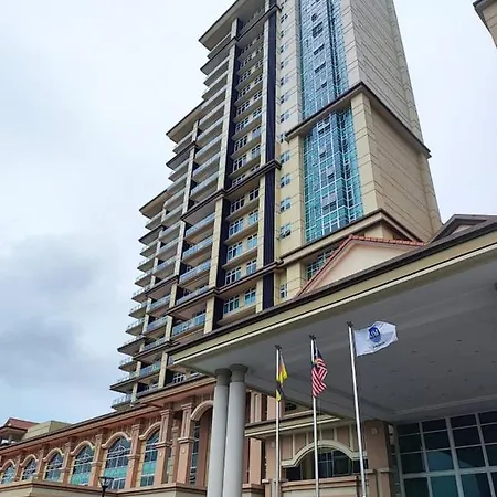 The Foreigner Staycation At Riverine Diamond Kuching Bagian luar foto