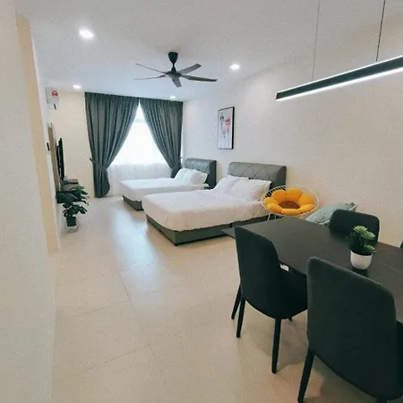 The Foreigner Staycation At Riverine Diamond Kuching Bagian luar foto
