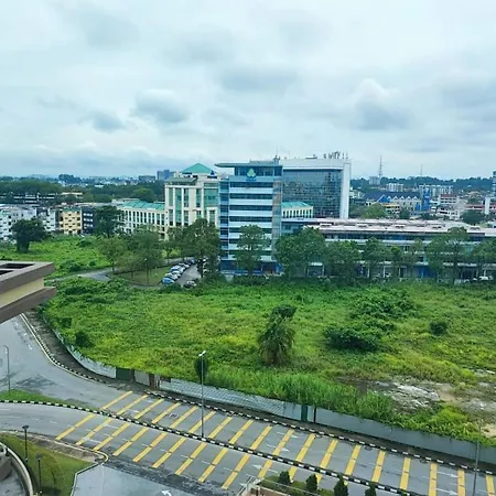 The Foreigner Staycation At Riverine Diamond Kuching Bagian luar foto