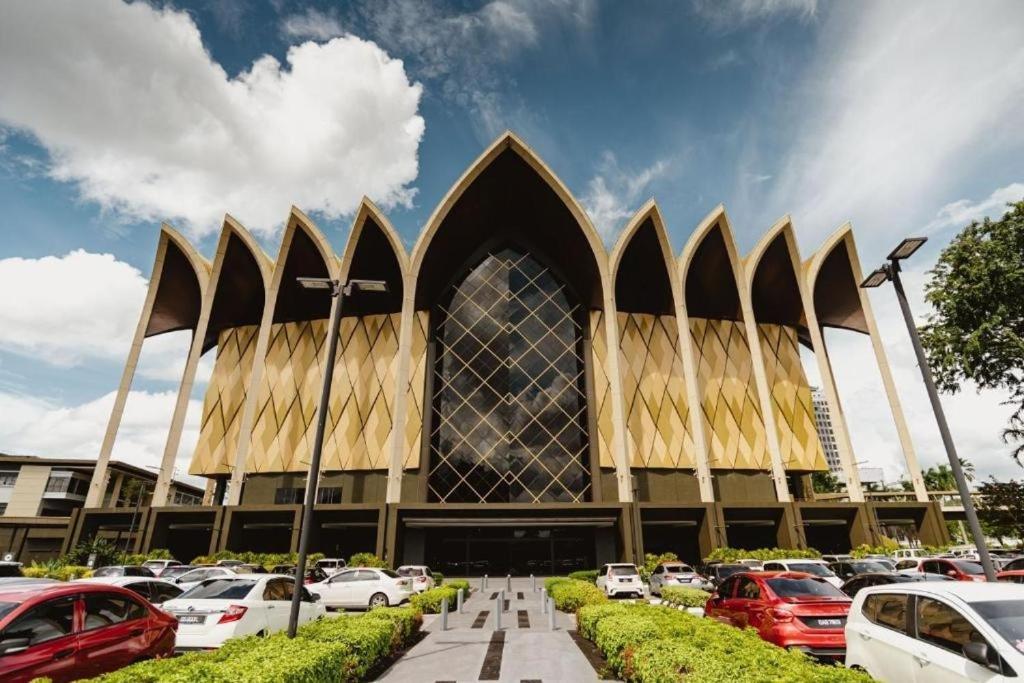 The Foreigner Staycation At Riverine Diamond * Kuching