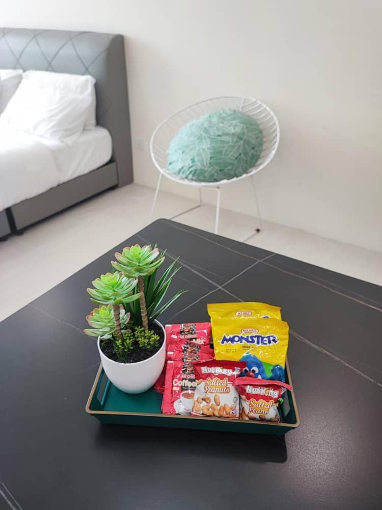 The Foreigner Staycation At Riverine Diamond Apartment